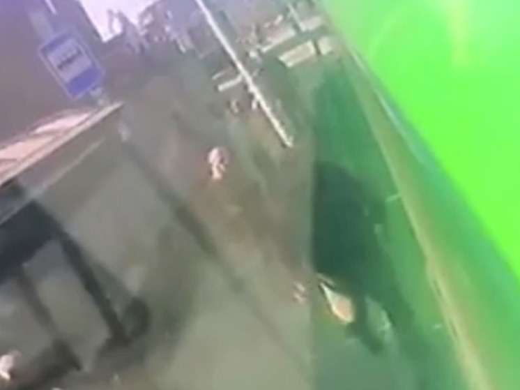 Мужчину затянуло под автобус на остановке в Екатеринбурге
