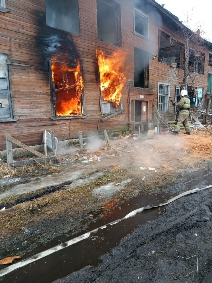 Двухэтажный дом сгорел в Беломорске