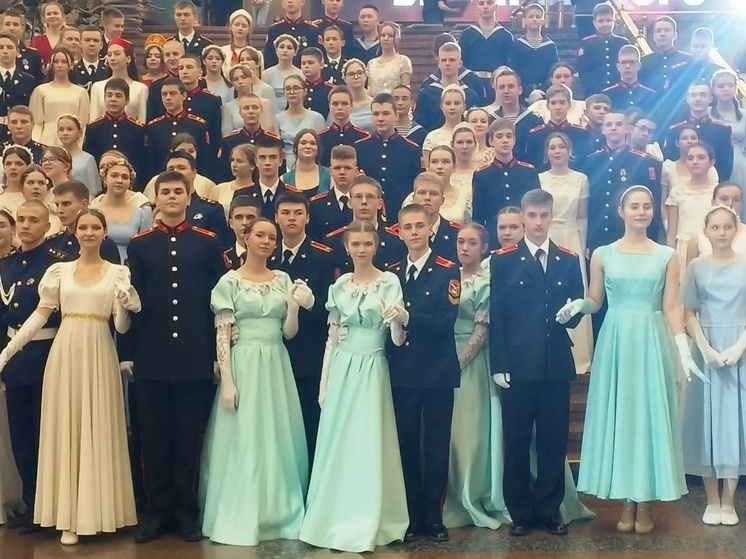 Кадеты Серпухова приняли участие в весеннем балу в Музее Победы