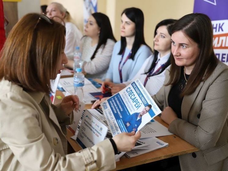 Более 1,1 тысячи орловцев посетили Всероссийскую ярмарку трудоустройства