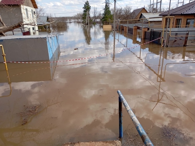 Жители Орска и Оренбурга боятся заглядывать в свои дома после ухода воды