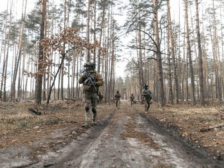 На Украине сотрудники военкомата задержали мужчину и бросили в лесу