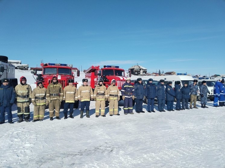 В Якутском городе Среднеколымск прошли учения на случай возникновения ЧС по паводковому и пожароопасному сезону