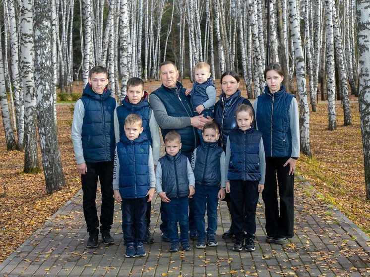 Президент страны наградил семью томского сотрудника ГИМС орденом "Родительская слава"