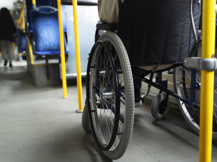 Особенная югорчанка отдала инвалидную коляску бойцу СВО