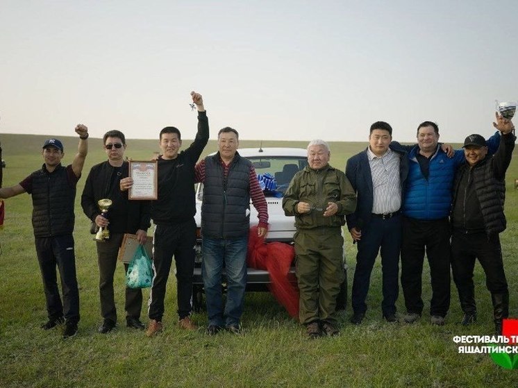 Победитель скачек в Калмыкии принес владельцам автомобиль