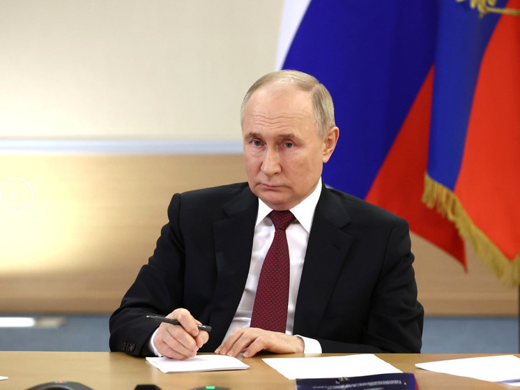 СМИ: Путин не собирается менять губернаторов регионов, однако возможна ротация