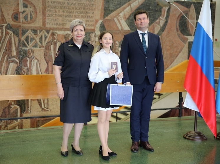 Юным жителям Калуги вручили паспорта в музее космонавтики