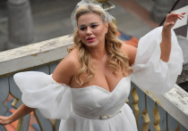 Российская певица Анна Семенович в своем личном блоге, отвечая на вопрос фолловера о похудении, раскрыла вес своей груди