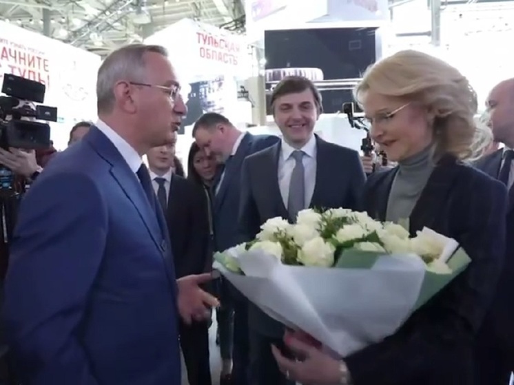 Губернатор Шапша удивил Зампреда Правительства РФ Голикову розами «Калуга»
