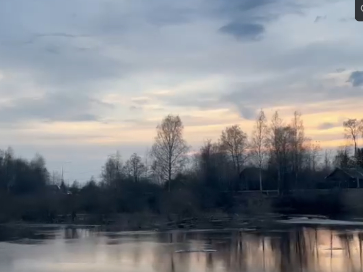 Уровень воды в реке Олонца пересек неблагоприятную отметку