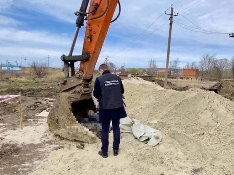 В Расково мужчину засыпало землей во время работ