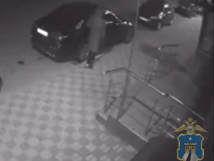 23-летний житель Ставрополя украл из припаркованной иномарки  400 тыс. руб.