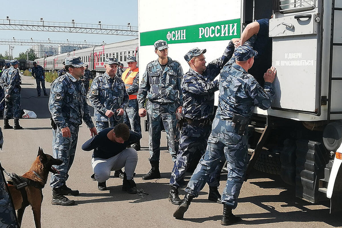 Как в России работает охранно-конвойная служба: сбежать практически  невозможно - МК