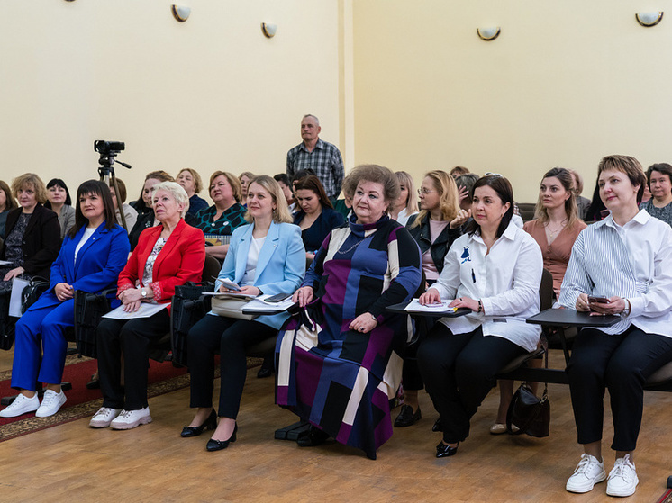 В Курской области 23 педагога посоревнуются за звание «Воспитатель года»