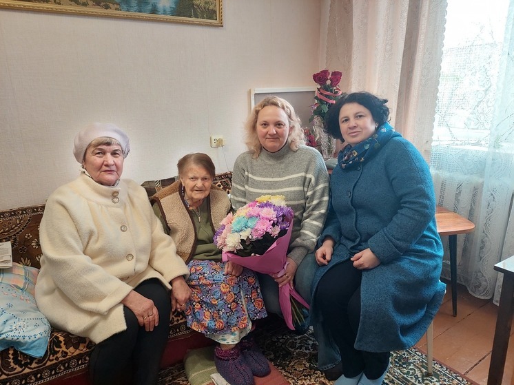 Сотрудники исправительной колонии №2 УФСИН России по Ивановской области поздравили ветерана с днем рождения