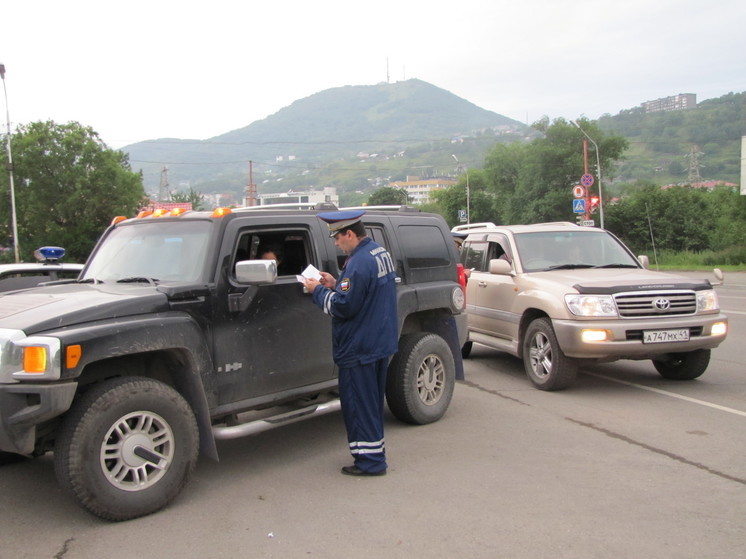 Камчатские власти хотят избавиться от таксистов-гастарбайтеров