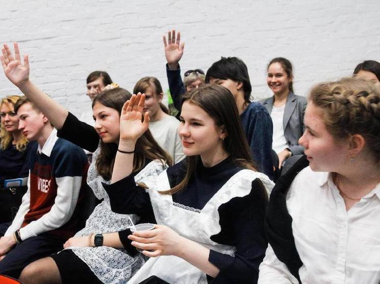 Выпускников школ Владивостока зовут на целевое обучение в педуниверситеты