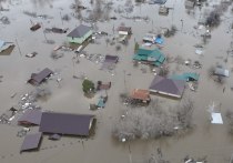 В поселке Весенний - 2 под Оренбургом ситуация с паводком остается критической