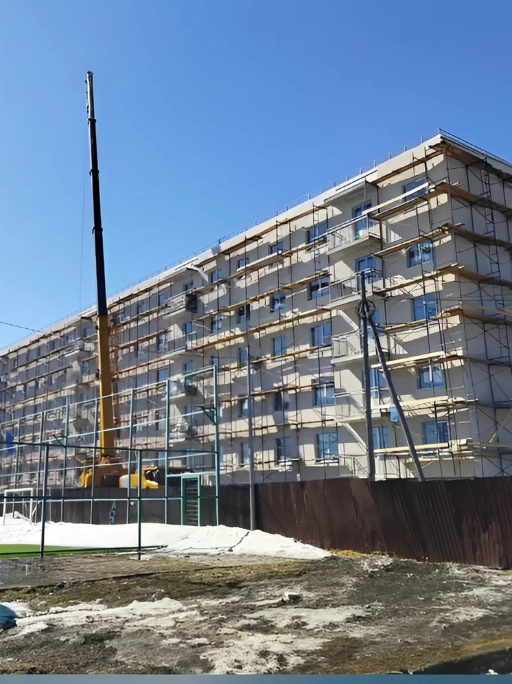  В Макарове завершается строительство 65-квартирного дома для переселенцев