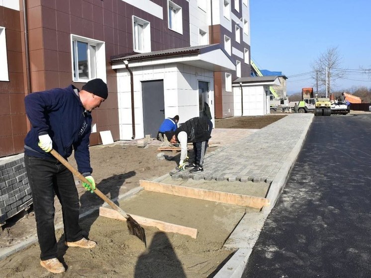 В Поронайске готовят новостройку к переселению горожан их авариек