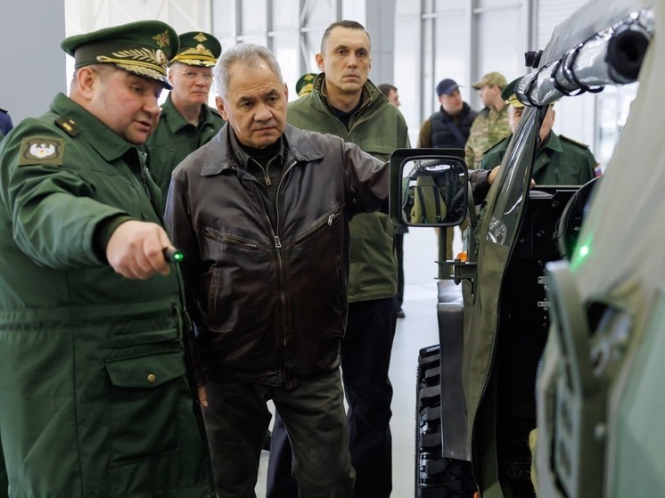 Министру обороны Сергею Шойгу представили перспективные образцы военной техники