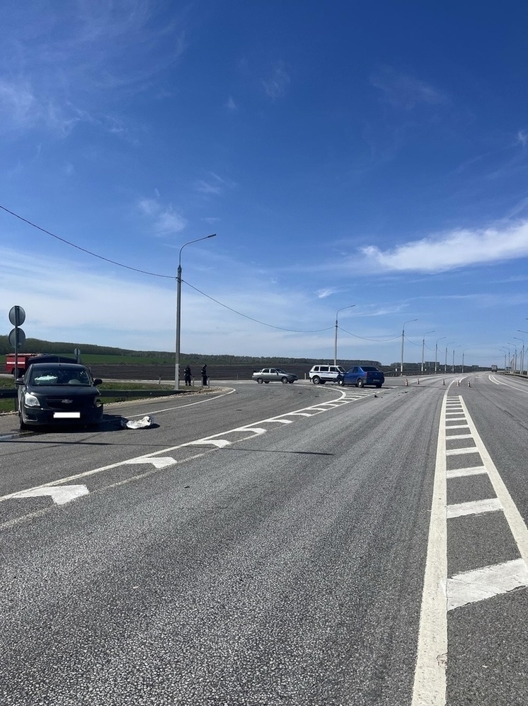 В Орловской области водители «Рено Логан» и «Шевроле Кобальт» попали в больницу после серьёзного ДТП