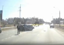 Днем 17 апреля на Змеиногорском тракте в Барнауле произошло ДТП с переворотом. На место выехал экипаж ДПС.
