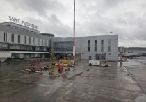 В аэропорту Пулково на два дня ограничили въезд на пандус к третьему этажу. Неудобства для пассажиров связаны с заменой дорожного покрытия, сообщили в пресс-службе воздушной авиагавани. 
