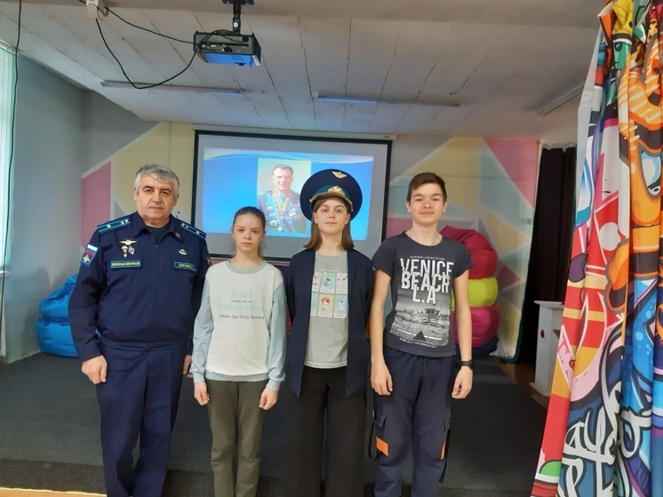 Молодежь Серпухова встретилась с летчиком