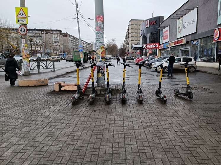 Подростки на СИМ сбили ребенка и пенсионерку в Екатеринбурге