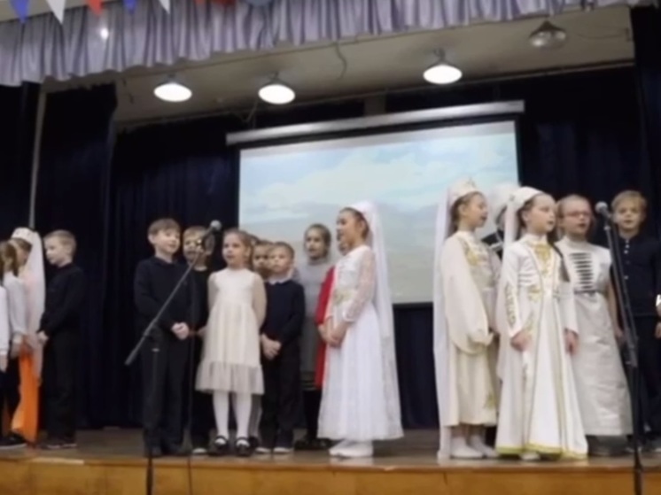 Школьники Санкт-Петербурга исполнили песню на осетинском языке