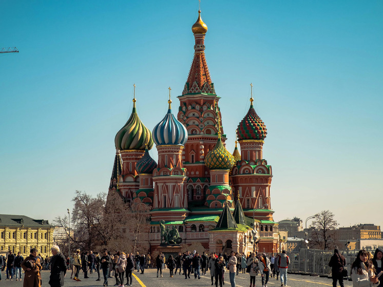 Красную площадь в Москве снова открыли для посетителей