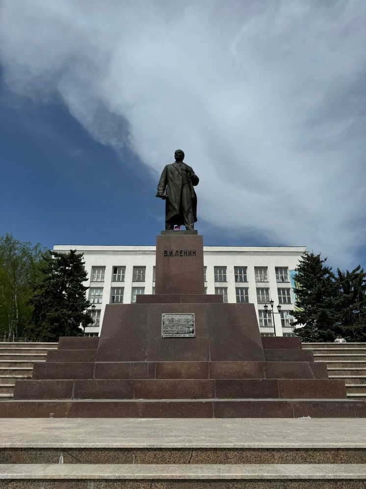 В Железноводске  ко дню рождения Ленина помоют памятник вождя