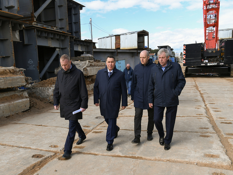 В среду, 17 апреля, губернатор Игорь Руденя с рабочей поездкой посетил площадку строительства Западного моста, возводимого по нацпроекту «Безопасные качественные дороги»