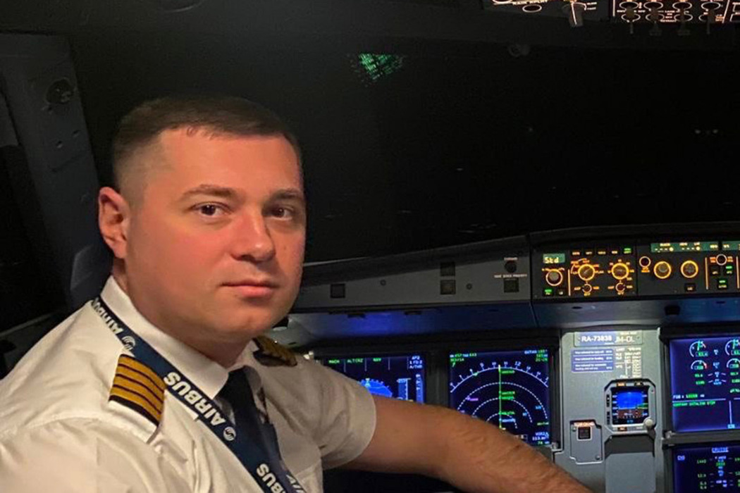 Посадивший самолет на поле в Новосибирской области пилот уволился: фото Сергея Белова