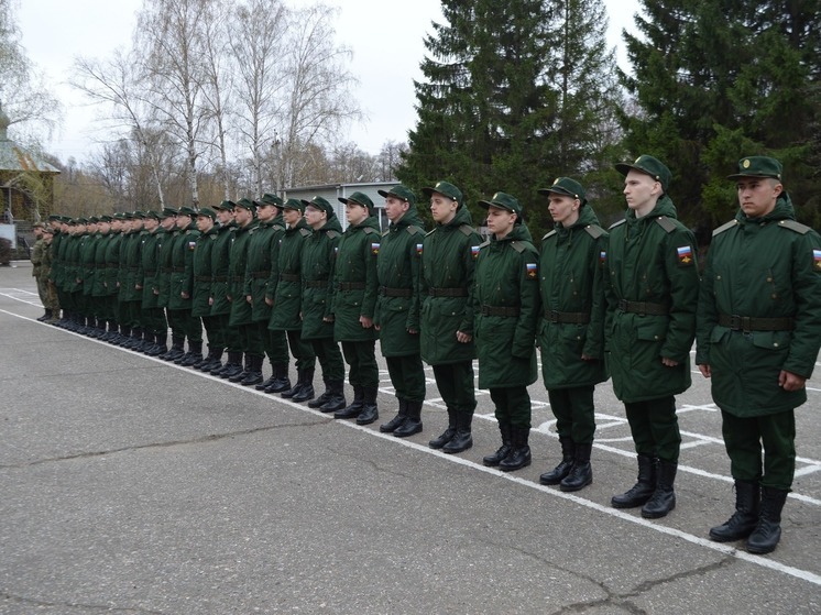 В Пензе первые призывники отправились в воинские части