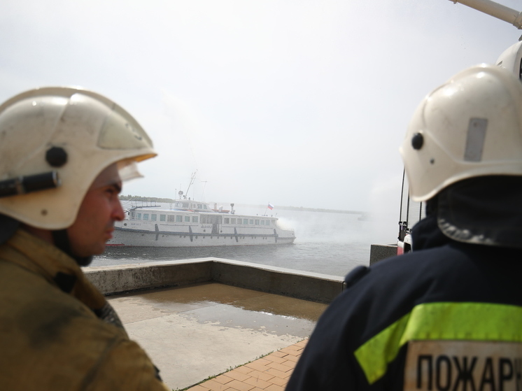 В Волгограде «потушили» условный пожар на судне