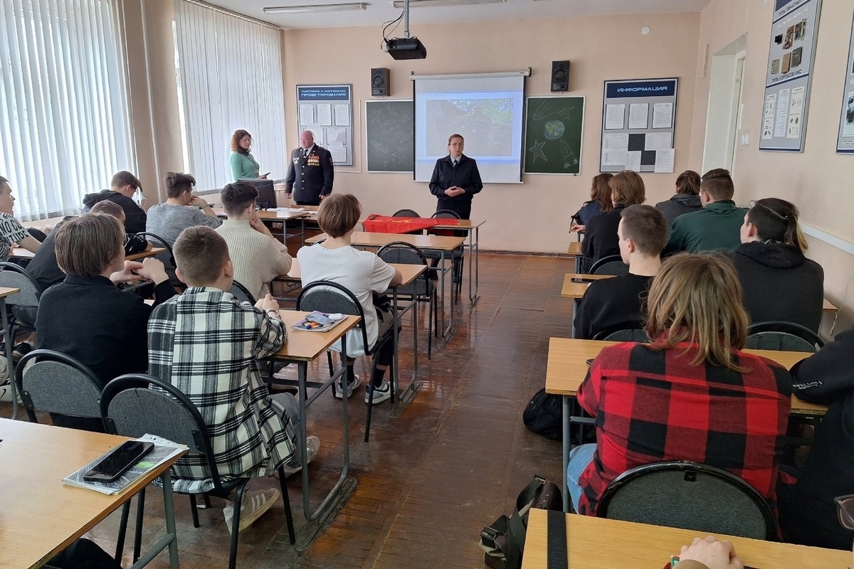 Участник боевых действий из Донбасса пообщался с костромскими школьниками