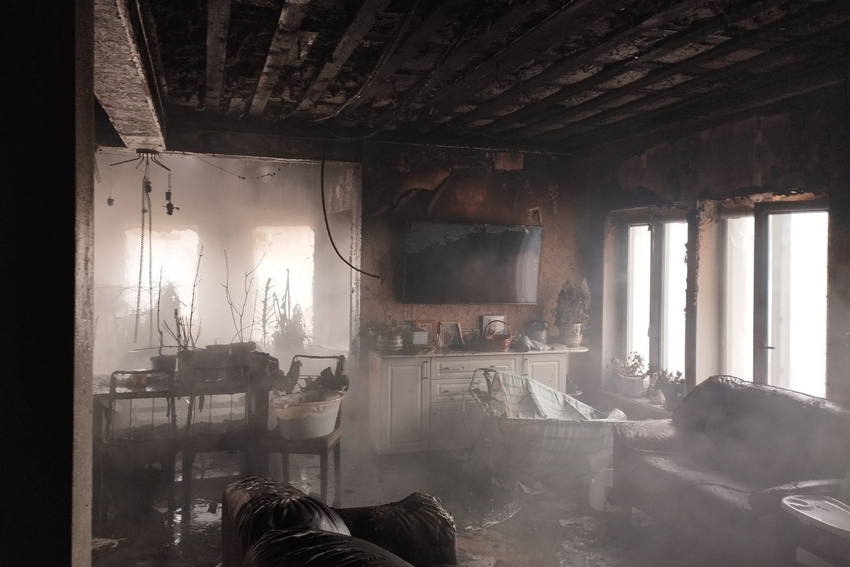 Пожар уничтожил интерьер частного дома в Карелии