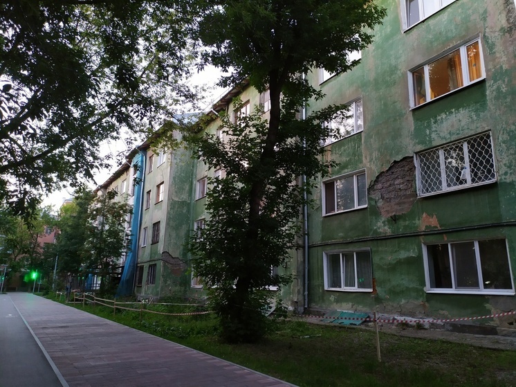 В Перми начали расселять жителей дома на Компросе, 94