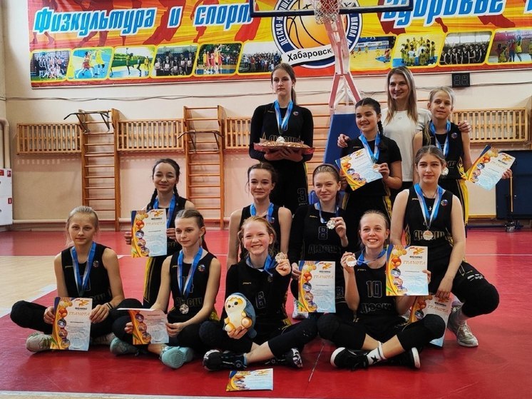 Сахалинские баскетболистки взяли серебро на турнире в Хабаровске