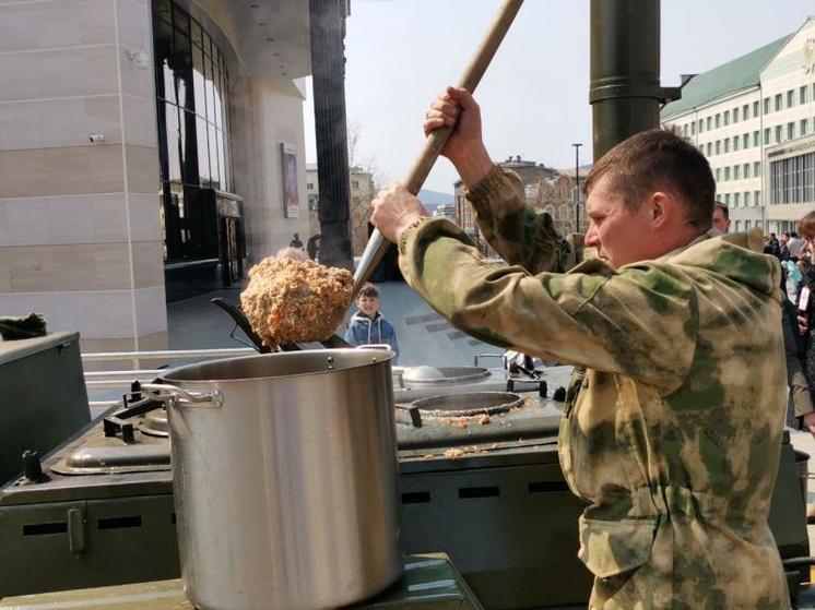 Армейской кашей будут кормить 9 мая на шесть площадях в Чите