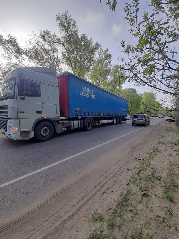 В Воронеже 36-летний мужчина скончался под колёсами грузовика