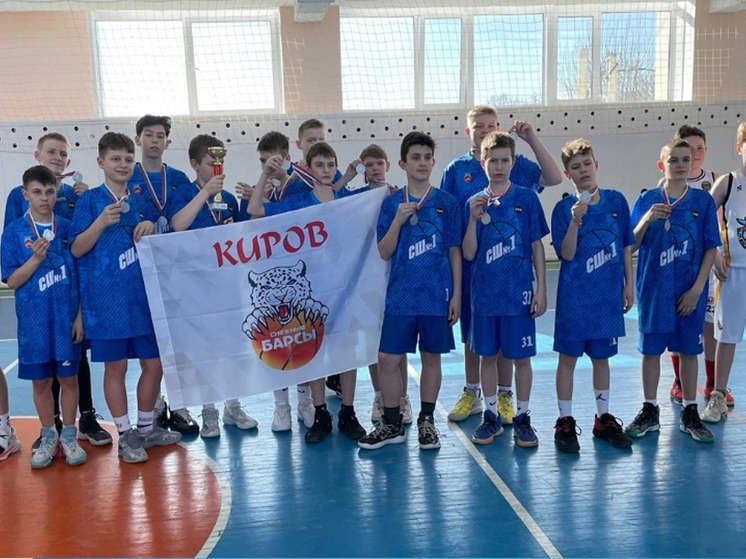 Чепецкие «Ястребы» взяли «золото» баскетбольного турнира в Волжске
