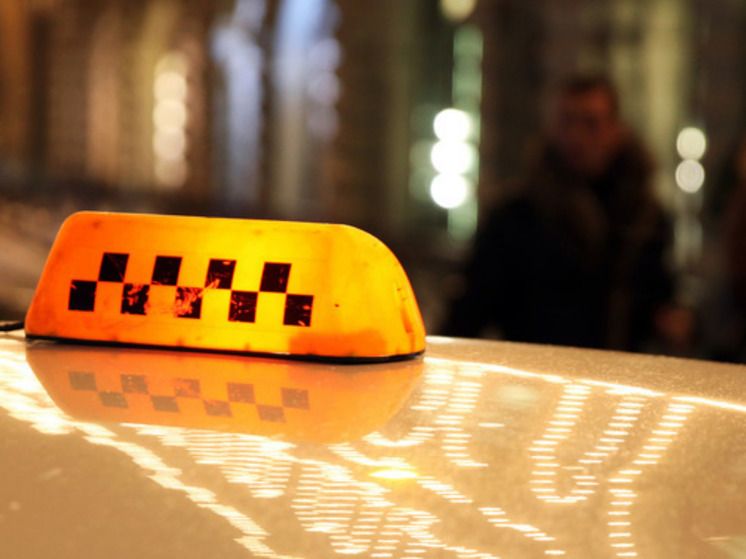В Москве пассажирка заявила на водителя такси, который удовлетворял себя во время поездки, сообщает телеграм-канал «Осторожно, Москва»