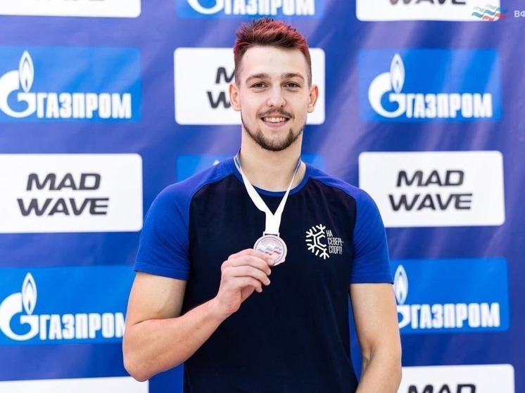 Полярнозоринец Павел Самусенко завоевал серебро на чемпионате России по плаванию