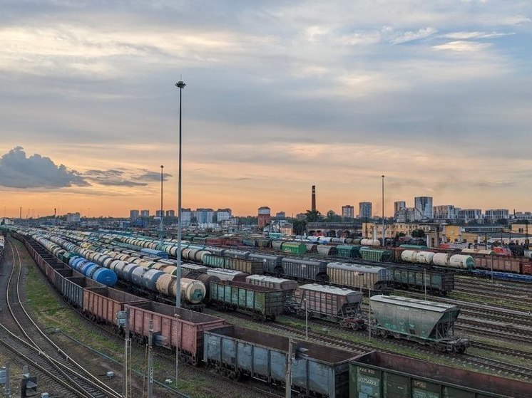 Пять вагонов поезда сошли с рельсов в Петербурге в ночь на 18 апреля