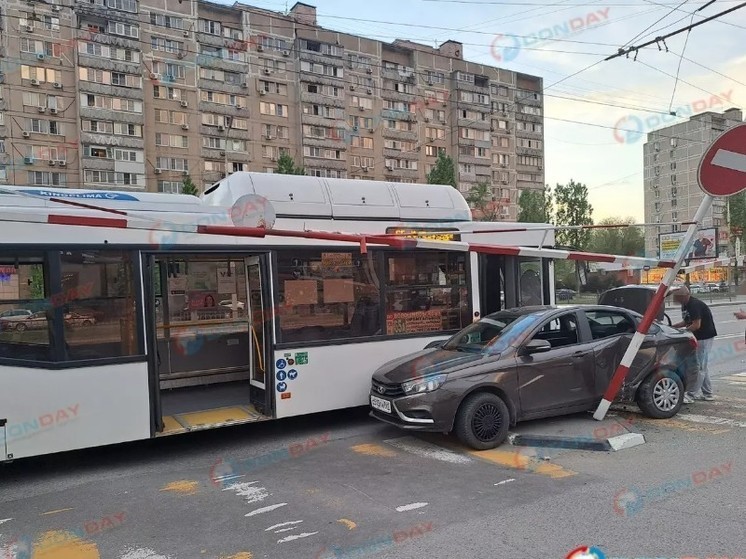 В Ростове в ДТП с автобусом пострадал пассажир «Лады Весты»