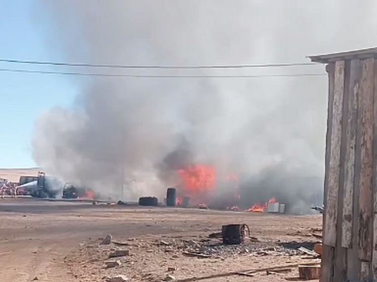 В Бурятии вспыхнул пожар на ферме с дизельным топливом